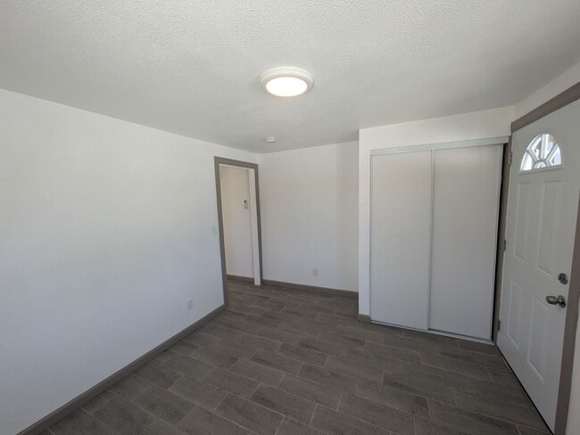 Building Photo - Cozy 1-Bed Home – Fenced Yard, Washer Hook...