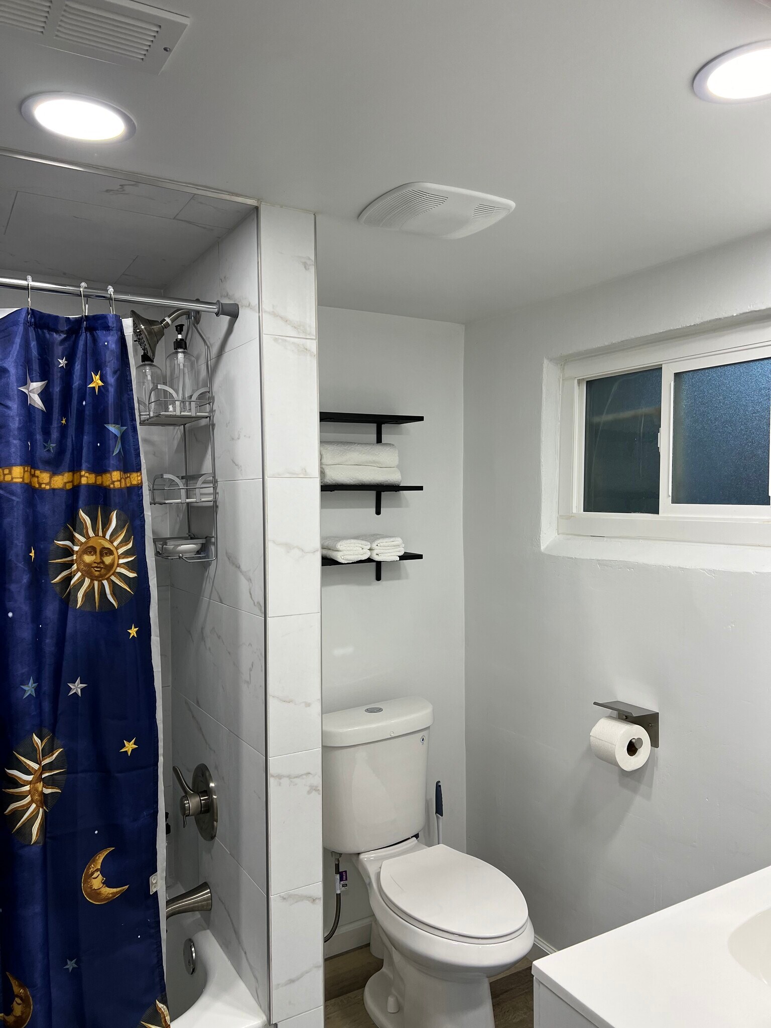 Building Photo - 2696 S Melbourne St