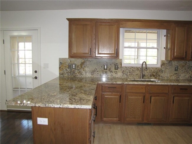 Building Photo - 70 Merritt Dr