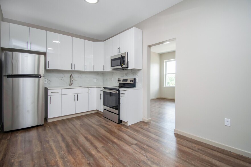Building Photo - 479 Farmington Ave
