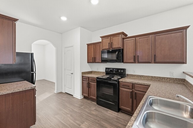 Building Photo - 718 Crystal Lakes Dr