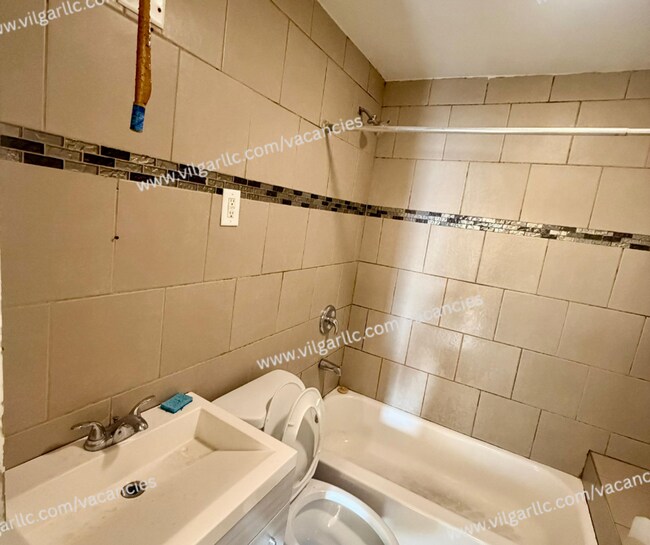 Building Photo - FOR SALE - 3 bedrooms • 1 bathroom