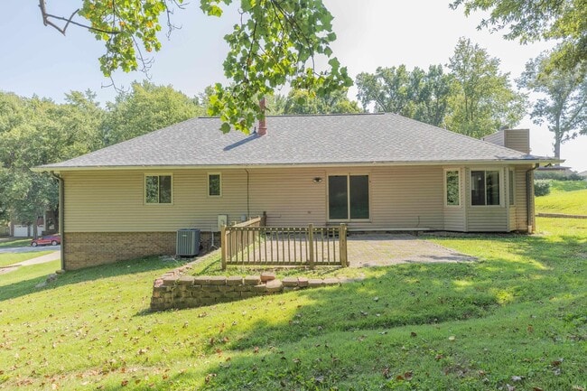 Building Photo - 5122 Woodridge Dr