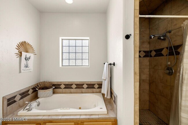 Building Photo - 2561 Desert Cove Pl