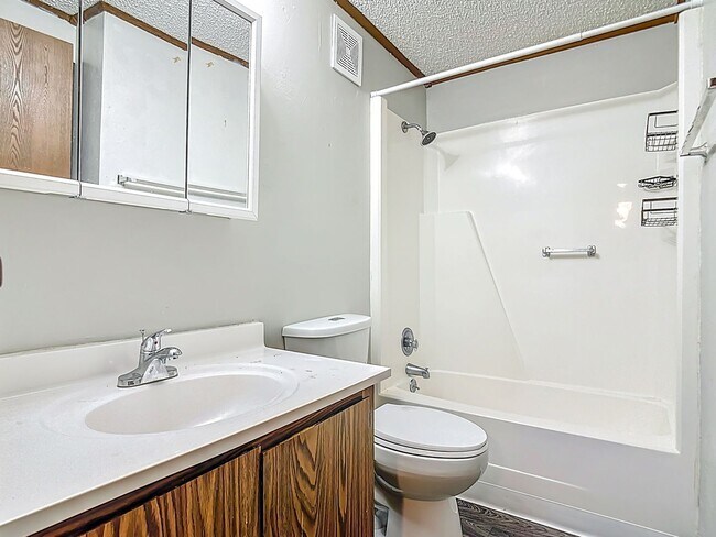 Building Photo - The Sterling - 2 Bedroom 1 Bathroom with i...