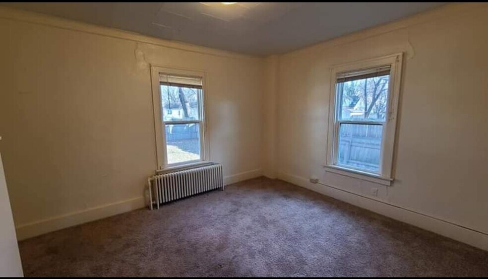 Building Photo - 819 11th St N