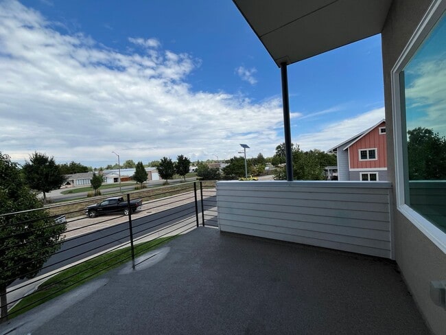Building Photo - Beautiful Modern Townhouse in North Fort C...