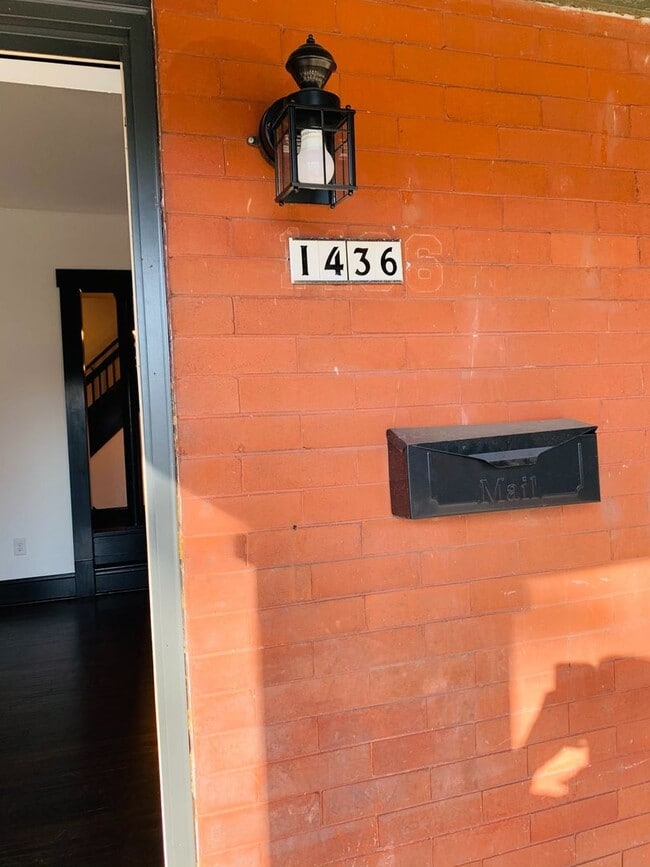 Building Photo - Spacious 3 bedroom duplex near Franklin Park