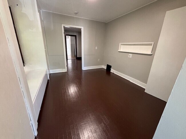 Building Photo - Classic 1928 Goodyear Heights charmer—fireplace, yard & off-street parking