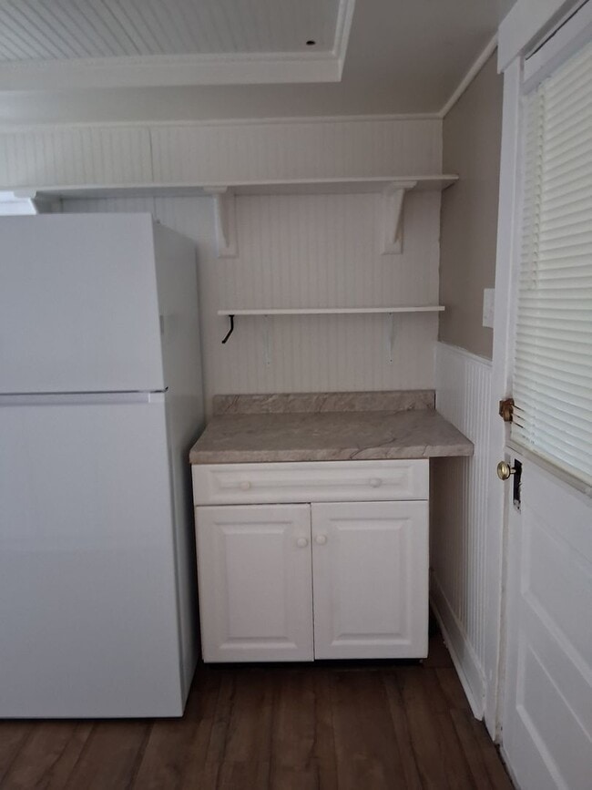 Building Photo - Charming Newly Renovated Spacious Double
