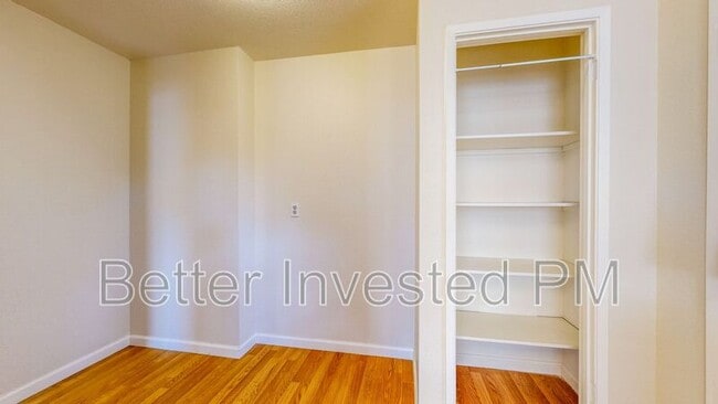 Building Photo - 832 S Orchard Ave