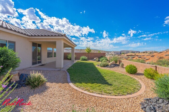 Building Photo - Stunning 4 Bedroom Home with Gorgeous Back...