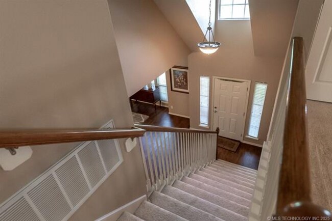 Building Photo - 5 Bedroom Home In Broken Arrow