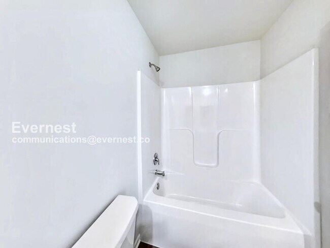 Building Photo - Limited Time Special Offer! / Lovely 3-Bedroom Home with Hookups / Pet-Friendly / Available Now!