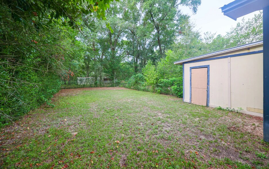 Back yard with storage - 613 E Williams Ave