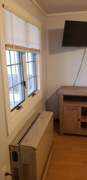 Building Photo - 162 Lancaster Rd