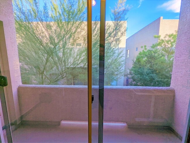 Building Photo - 2241 E Pinchot Ave