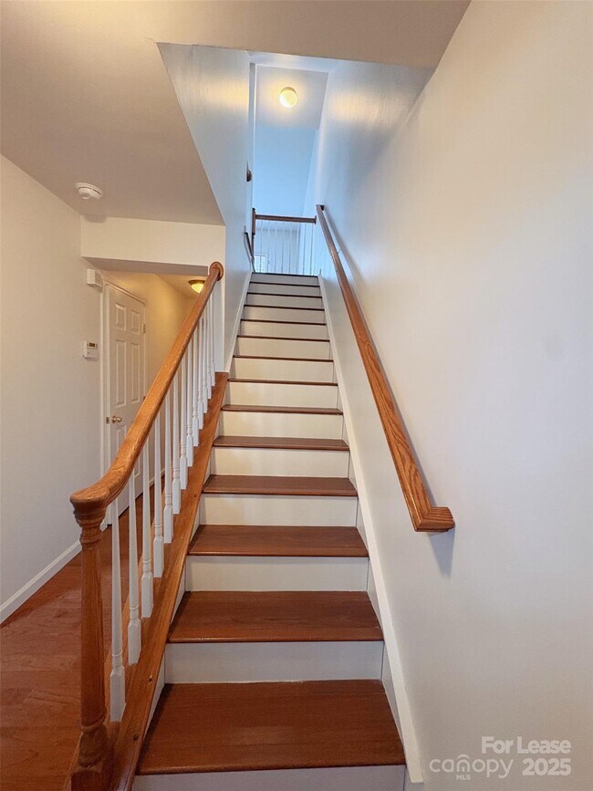 Building Photo - 15610 King Louis Ct