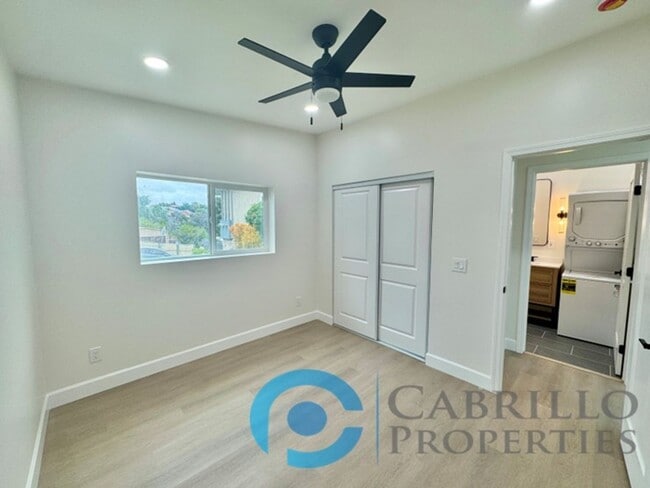 Building Photo - Modern 1 Bed / 1 Bath with Private Yard in...