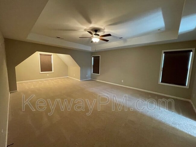 Building Photo - 2322 Sheridan Dr