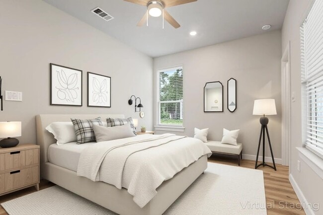 Building Photo - 240 Shadow Oak Dr