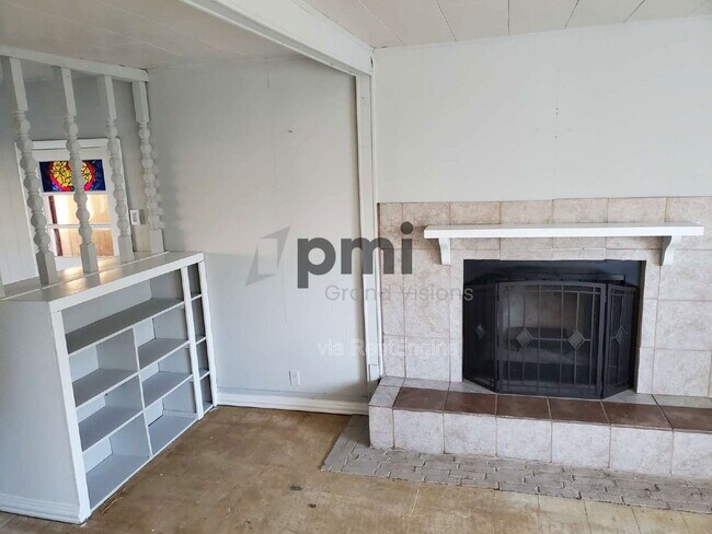 Building Photo - 720 N State Route 121