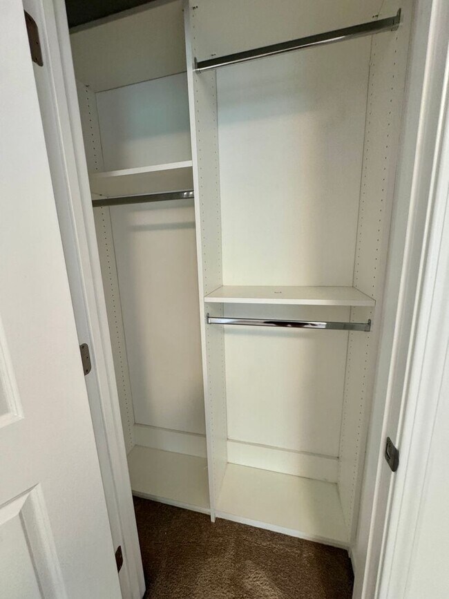 Building Photo - **Move-In Special of $500 off the first full months rent**
