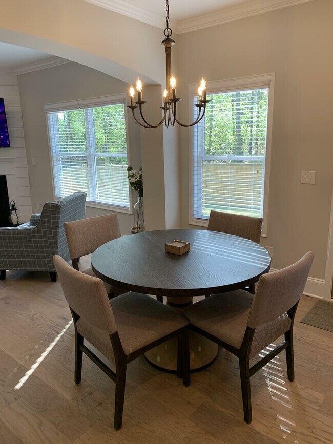 Building Photo - 4230 Old Cherokee St