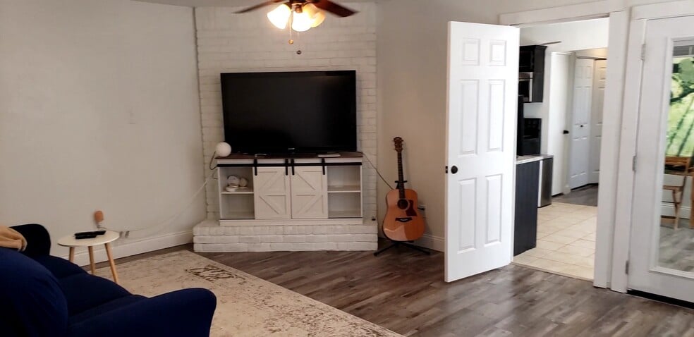 Building Photo - 2756 Sunset Strip Dr