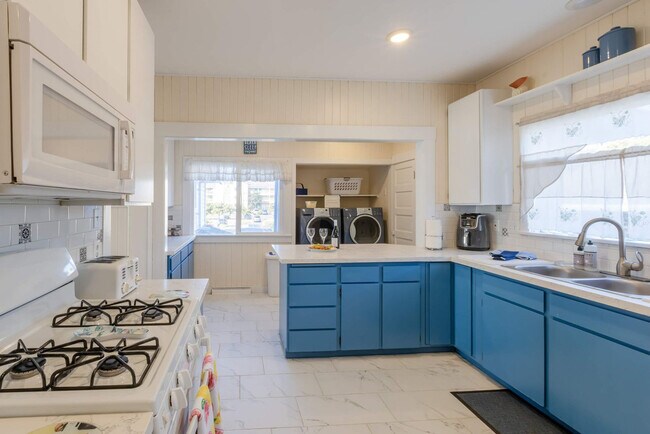 Building Photo - 640 S Columbia St