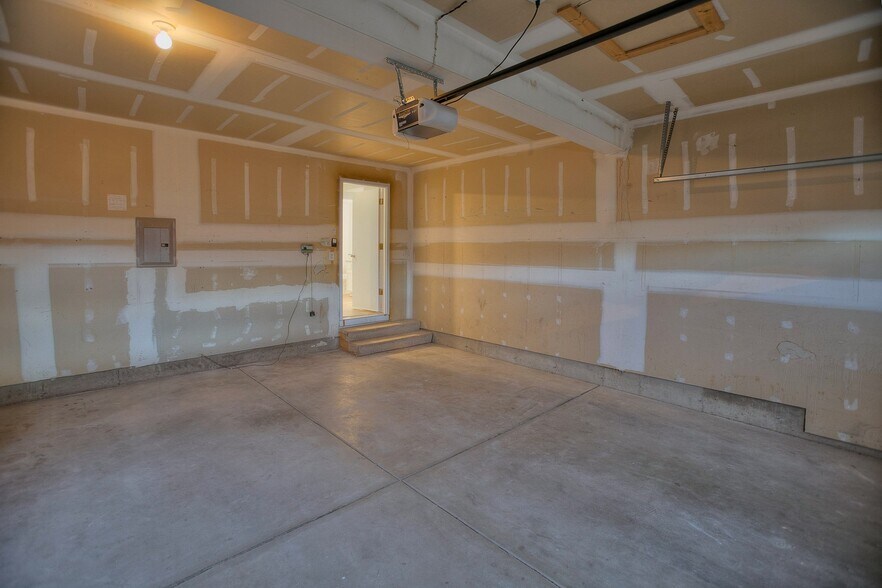 Building Photo - 624 26th St SW