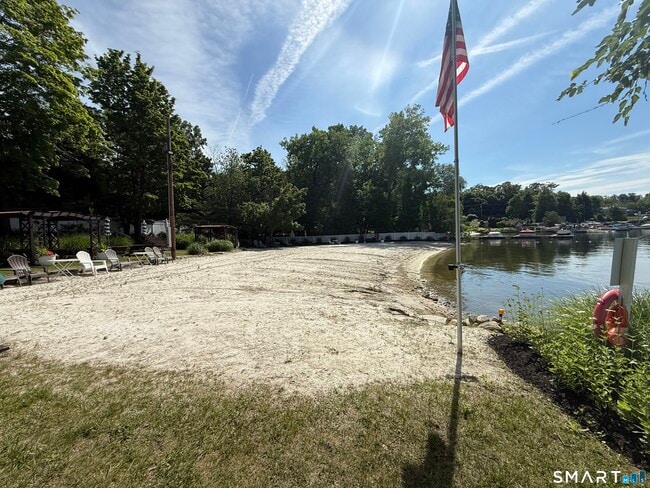 Building Photo - 16 Candlewood Acres Rd