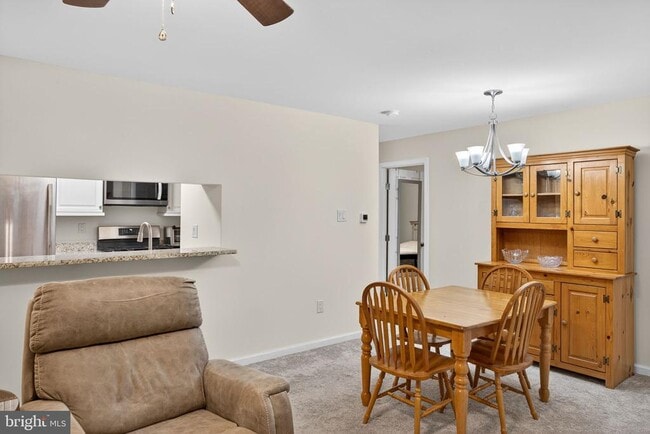 Building Photo - 511 Diamond Dr