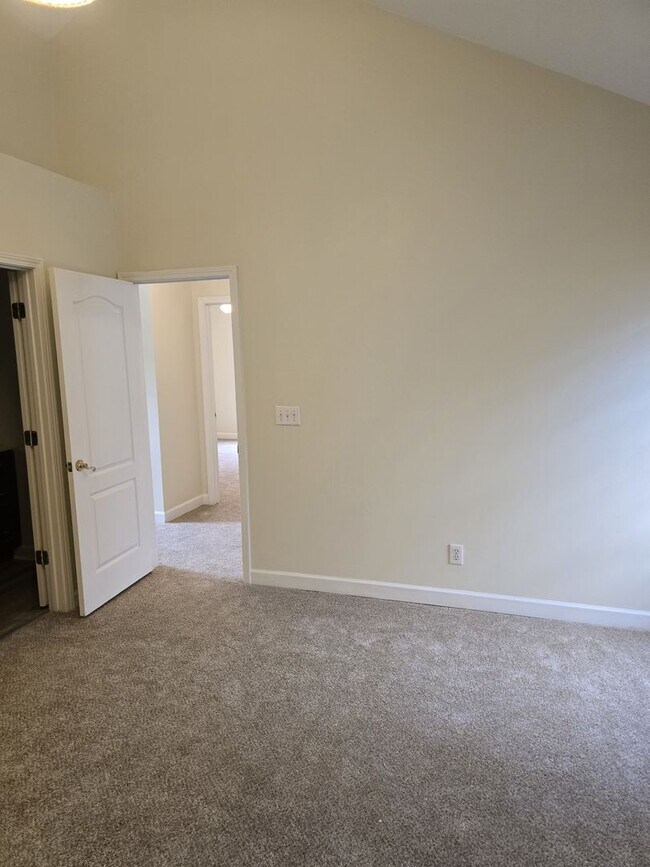 Building Photo - Residential Home Located in Vermillion with 3BR/2.5BA