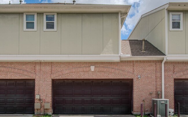 Building Photo - 10205 Brooktree Dr
