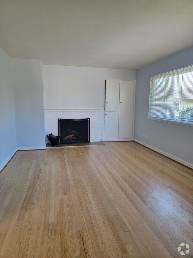 Building Photo - 7305-7307 47th Ave SW