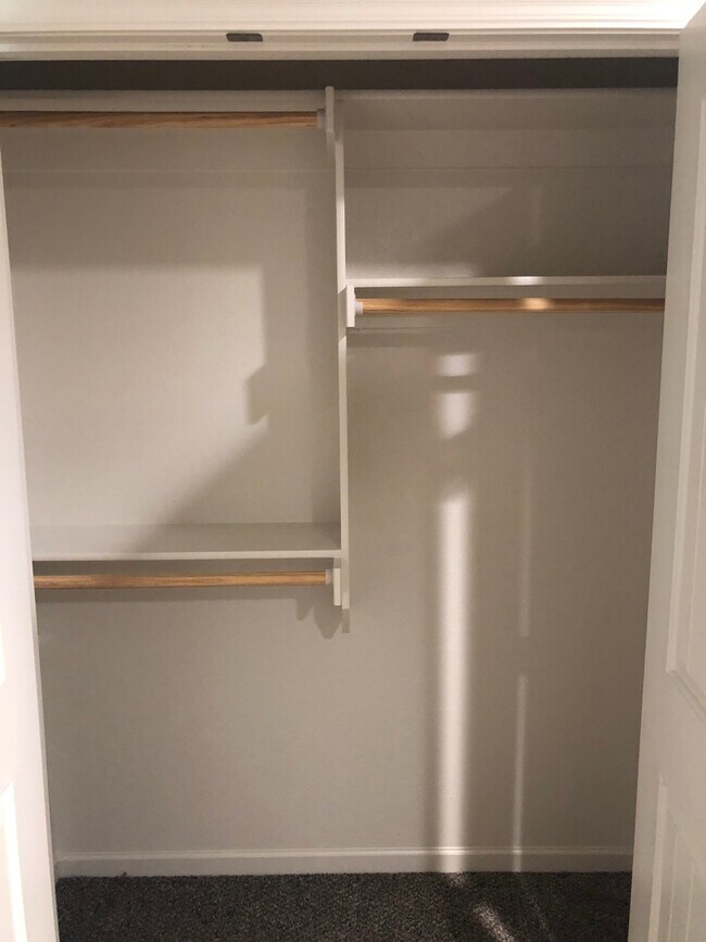 Building Photo - Newer 2 Bed 2 Car Attached Villa in Blue S...