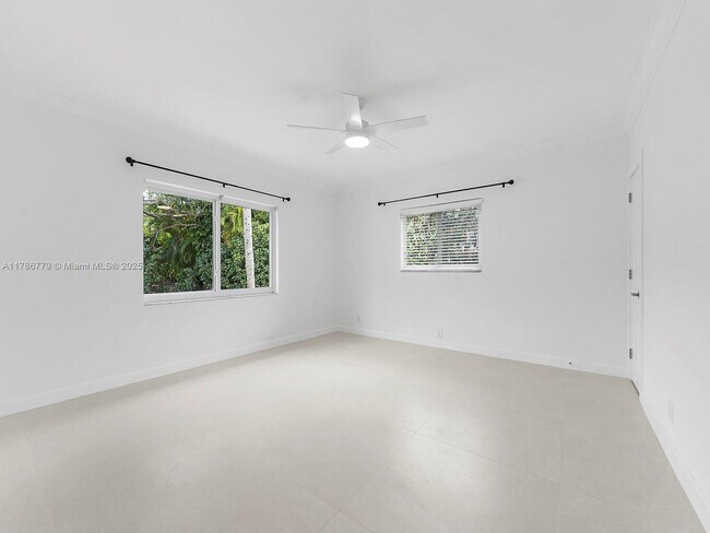 Building Photo - 6601 Riviera Dr
