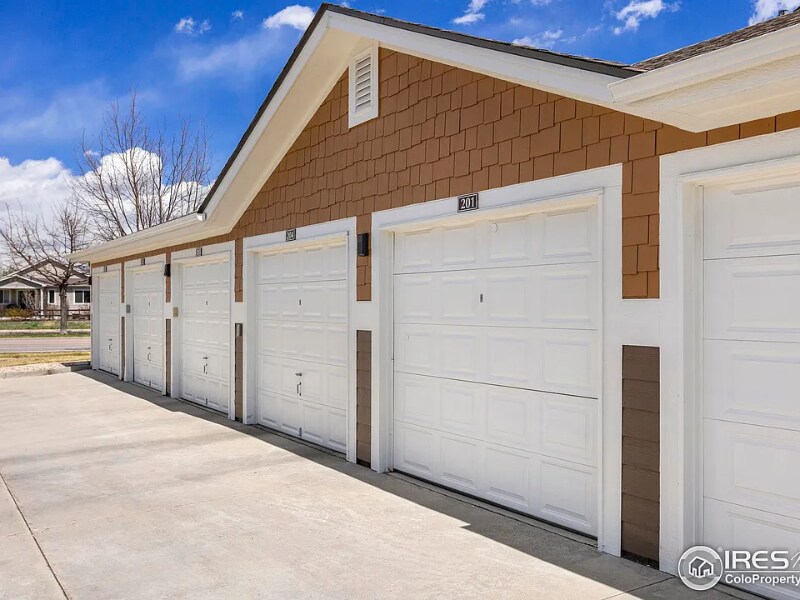 Building Photo - 2420 Owens Ave