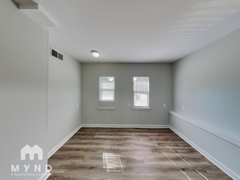 Building Photo - 947 Mainstreet Lake Dr