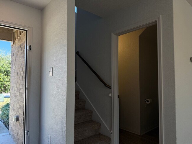 Building Photo - 709 Yearwood Ln