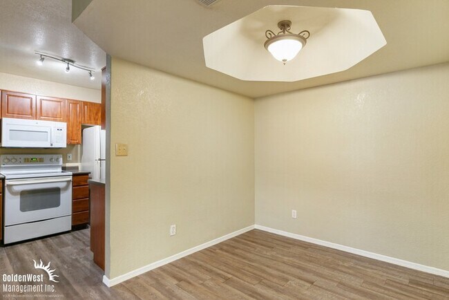 Building Photo - Beautiful 2Bdm 2Ba Condo at the Base of North Mountain Preserve!