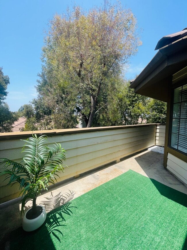 Building Photo - 2571 Plaza del Amo