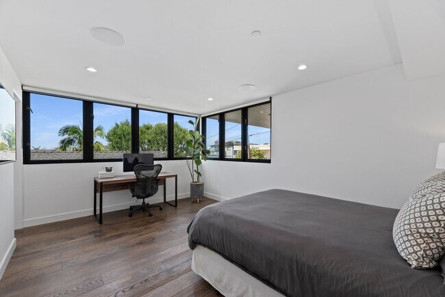 Building Photo - Recently Built, Fully Furnished, Custom Home w/ Amazing Indoor/Outdoor Living Space, Perched Abov...