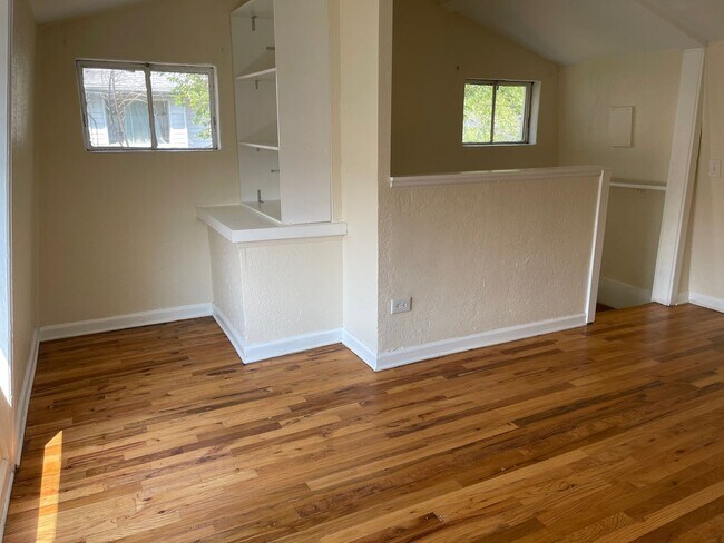 Building Photo - 10625