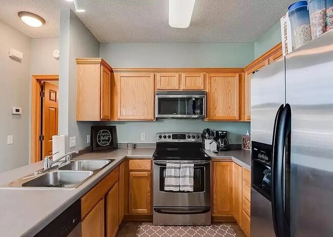 Building Photo - 6787 Pine Crest Trail S