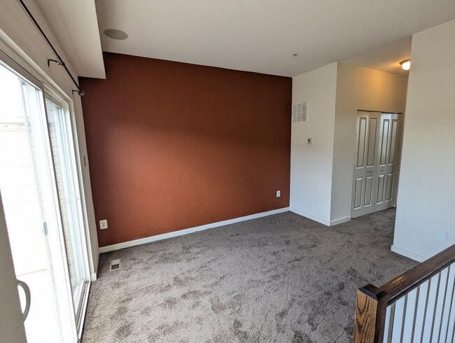 Building Photo - Modern 4 level townhouse available for imm...