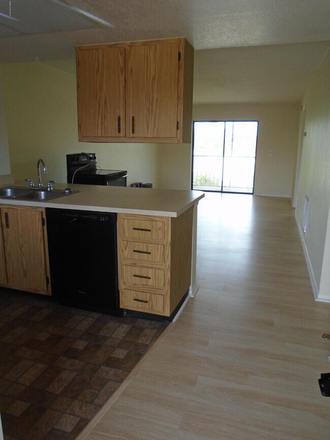 Building Photo - 1606 University Ln