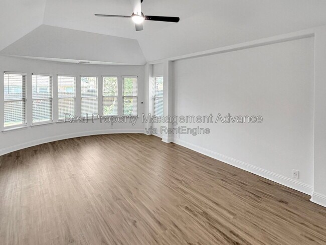 Building Photo - 235 Burnett Dr