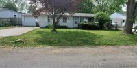 Building Photo - 1020 S Eastview Dr